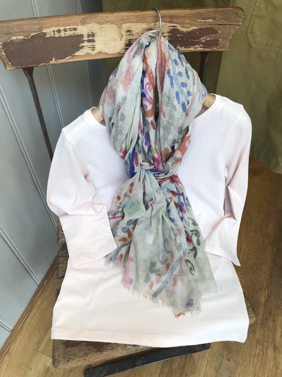 What a beautiful spring day. Church street is buzzing today, lots of visitors to the #PoppiesTour at the #herefordcathedral. Pop in  to the shop and say hello!
