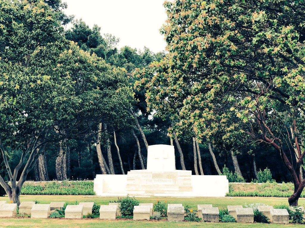 bnbgundogan's tweet photo. #PinkFarm #Helles @CWGC @Bennett22David @Tom_CWGC @gardentheworld @kuntizzella @canbaycan60 https://t.co/6I3mq9puys