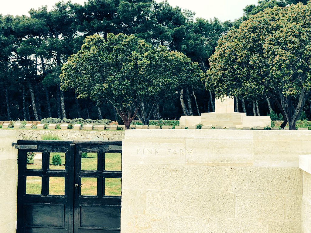 bnbgundogan's tweet photo. #PinkFarm #Helles @CWGC @Bennett22David @Tom_CWGC @gardentheworld @kuntizzella @canbaycan60 https://t.co/6I3mq9puys