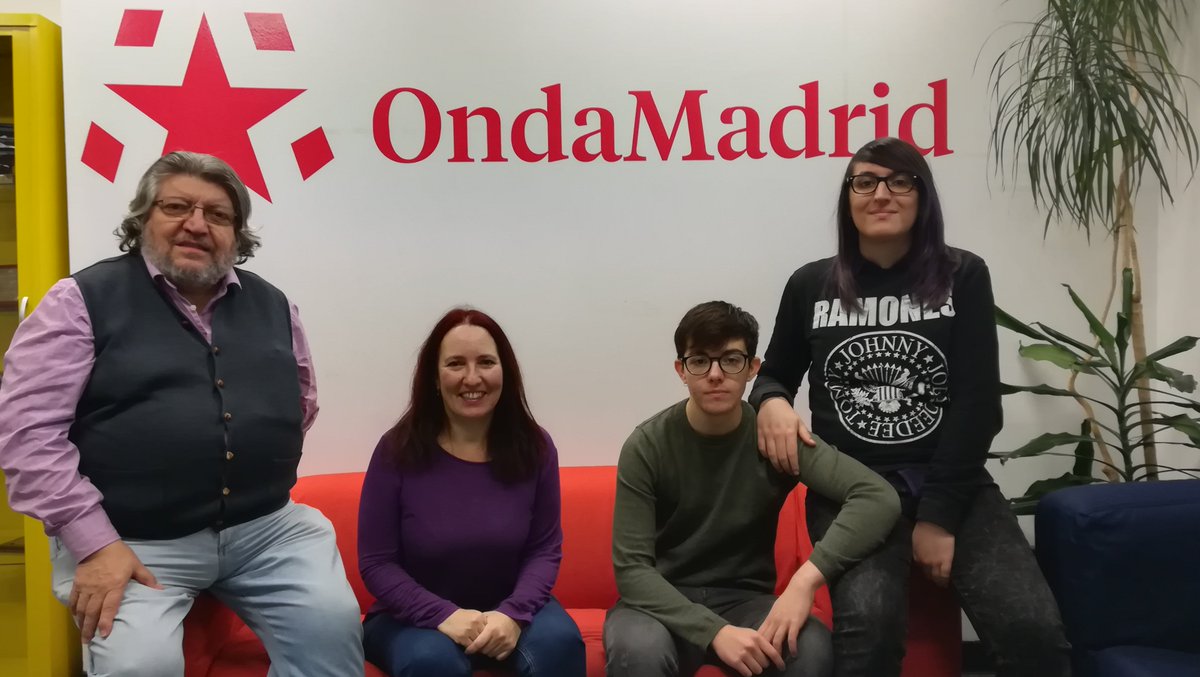 MadridSF's tweet photo. Enseguida escuchamos a
@VioletaHerrero3 de @FamTransCOGAM, con @jolupedrema psiquiatra y psicoterapeuta especializado en niñ@s y adolescentes #trans y a Sandra y Andrea, dos jovenes trans. Hablamos de #RealidadTrans #LeyTrans #ReferentesTrans https://t.co/feKP2yfLkv