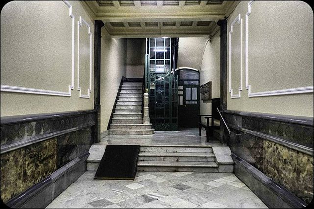 RaveJudgeRun's tweet photo. Doorway 5 #doorways #upordown #night #cominghome https://t.co/48NVm3EKbB https://t.co/ERn3KY2DYk