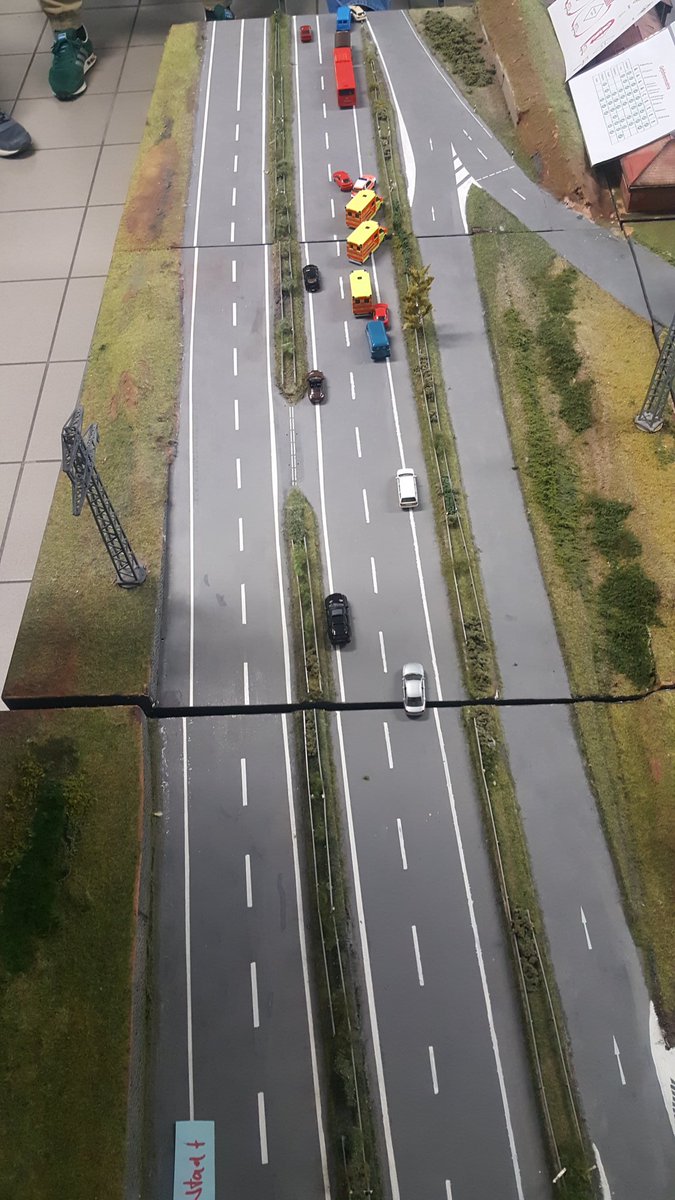 atomkraftprotz's tweet photo. planspiel auf der Autobahn... #blaulicht #freitag #omg #wochenende https://t.co/kPpM8BAbCv