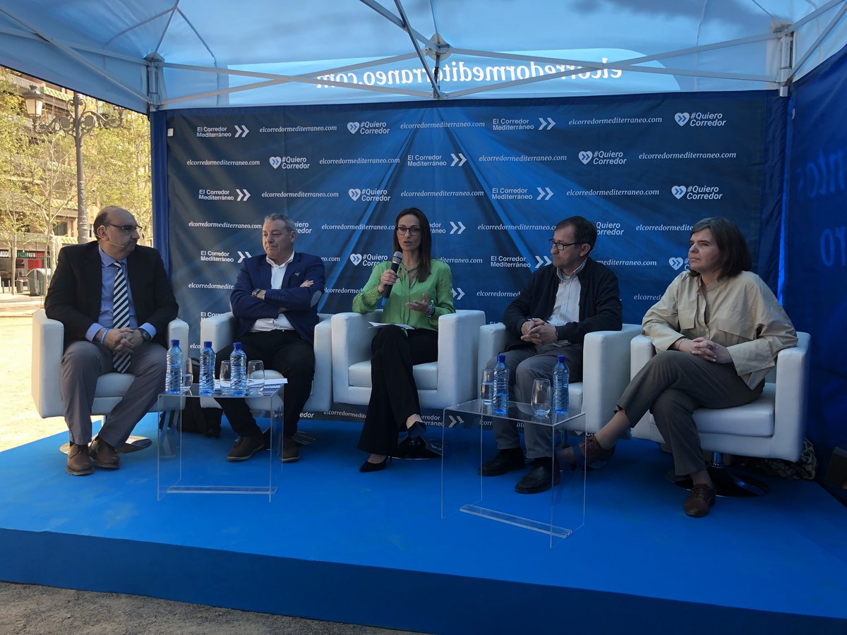 Los empresarios de #Granada participan hoy con el Movimiento #QuieroCorredor. Sin lugar a dudas una infraestructura imprescindible para el futuro de nuestra provincia. cc <a href="/CGE_Granada/">CGE</a> <a href="/CCGranada/">Cámara de Granada</a>