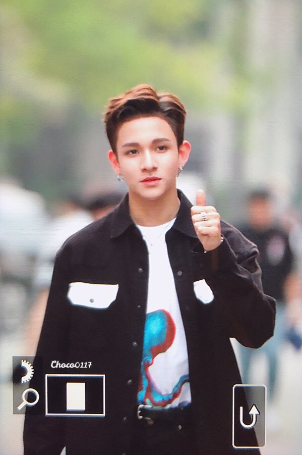 Choco020117's tweet photo. 180420 뮤뱅 퇴근
 @bravepunch0117 
#사무엘 #Samuel #サムエル #ONE https://t.co/Dx2eeCHJ1a