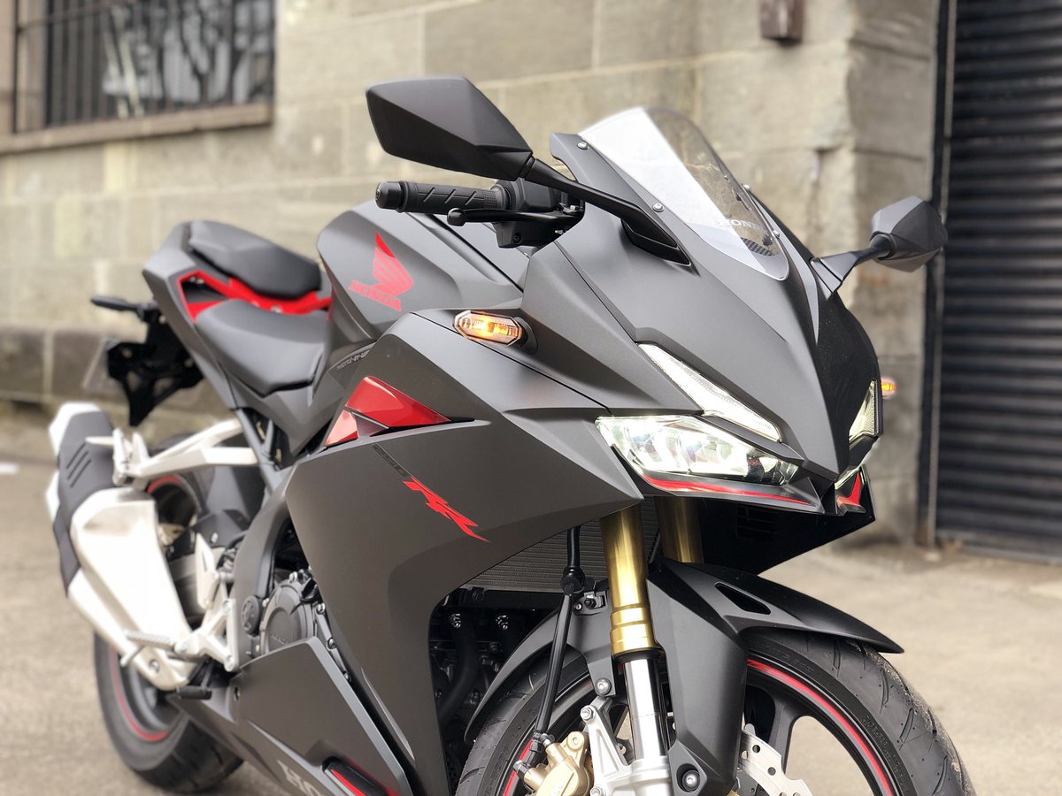 sandeman88's tweet photo. CBR250RRに乗り換えました。
さて、どこまで行こうか？
#CBR250RR #バイク https://t.co/mJQqQ3YsQL