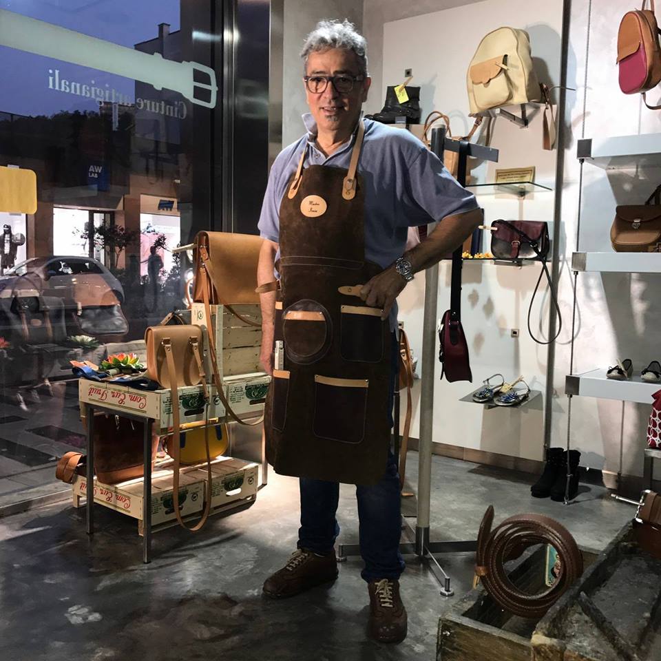 CNA_Frosinone's tweet photo. #CNAstorie Isaia Biasini-Bob&Jesael: Vendevamo circa 10.000 #cinture ogni anno e poi #tascapane, #secchielli, #zainetti, #borse professionali, da #viaggio, #sedie, #sgabelli e #custodie per strumenti musicali. Un giorno venne Eugenio #Bennato...
#cuoio #pelle #artigiano https://t.co/aPswua5kYH