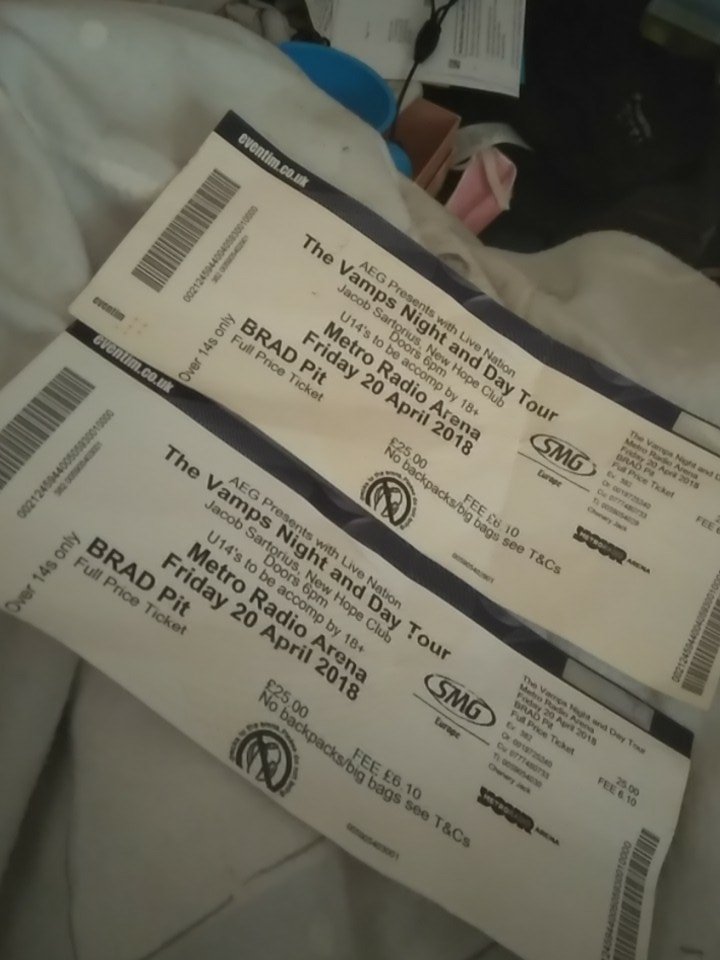 Melissa30765504's tweet photo. Never been so excited for tonight to see my favourite band ever nothing will replace the vamps the are 1 in a million #Newcastle @TheVampsband @TheVampsBrad @TheVampsCon @TheVampsJames @TheVampsTristan @AustinMahone Never ever been excited been waiting for this day 🤧😍 https://t.co/Kp6pFftX2u