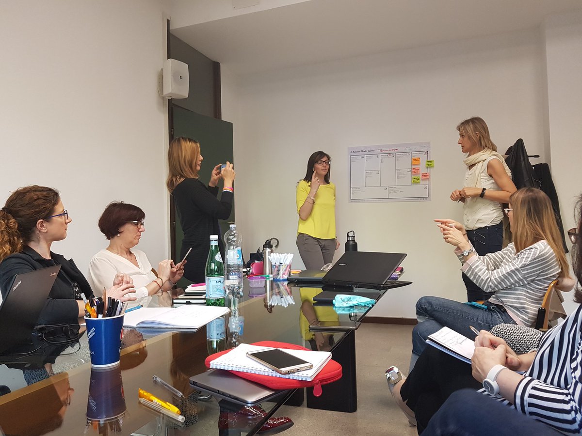 tiziazzani's tweet photo. E anche oggi si studia e si lavora con #canvasbusinessmodel  per creare il futuro di @FreelanceNetIT1 con @ChiaraPalama  @ElenaTavelli di #gowisi #freelancenetwork @espby @MoiraPerruso1 @mletiziamele @MaryTraf @SIMO2 @AleBoiardi @crichinello @cristinamacca @fabiobenati https://t.co/CG2BgTvqfj