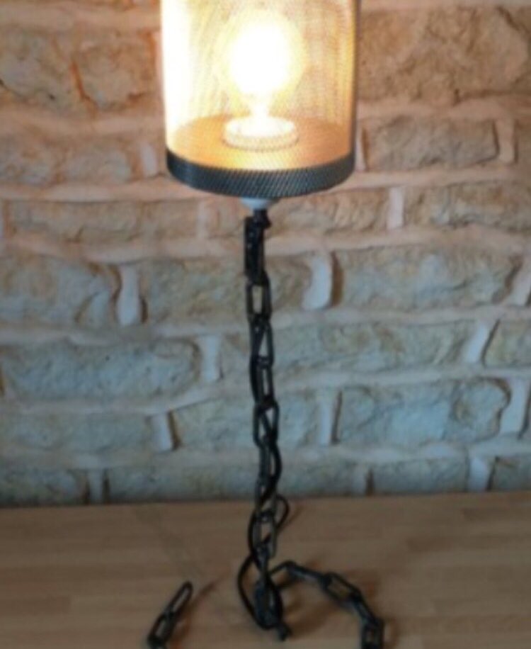 gareth_fulbrook's tweet photo. How cool does this look 👀 

Welded chain light - made to order 

#design82 #lightingdesign #welding #bespoke #light #lighting https://t.co/seAQHE46Op