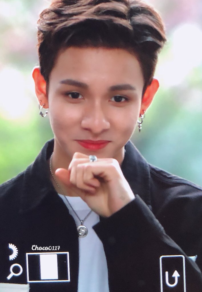 Choco020117's tweet photo. 180420 뮤뱅 퇴근
 @bravepunch0117 
#사무엘 #Samuel #サムエル #ONE https://t.co/cBPBK5P2et