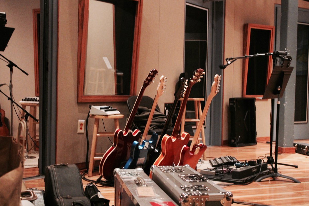 studioautomatic's tweet photo. Send in your garage band recording, iPhone recording any voice memo and we will give you a professionally recorded demo of your song.
#studioautomatic #USA #Tennessee #studioflow #studiolife #musicstudio #recordingstudio #music #musicians https://t.co/wRc6pOcvNx