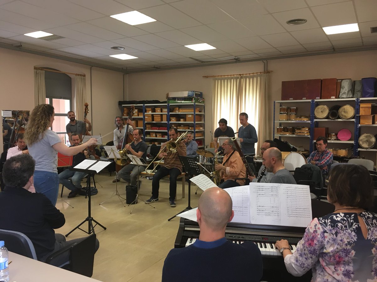 Practicando con “Pedro y el lobo” (Prokoviev). Curso TÉCNICA BÁSICA DE DIRECCIÓN. APLICACIÓN EN EL AULA, con Jesús Amigo en <a href="/CRIFAcacias/">CRIF Las Acacias</a> #Artísticas_CRIF #RedFormaciónMadrid