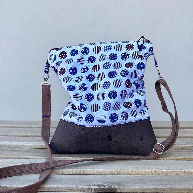 CorchoCraft's tweet photo. Otra preciosa creación de @barcelonafabrics versión bandolera con nuestra tela de corcho marrón! Mil gracias por compartir!! 🙌👜😻
Lovely creation by @barcelonafabrics as a cross body bag with our dark cork fabric. Awesome!! Thanks for sharing!

Repost… https://t.co/wDpuoBwmEP https://t.co/EQxAyFm29z