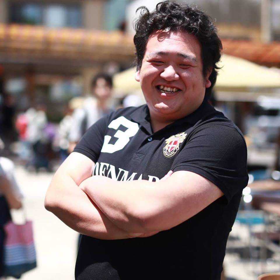 SFYN_Tokyo's tweet photo. 登壇者紹介①
◎川越一磨さん
食の未来を創る様々な活動をされています。
現在は、スローフードユースネットワーク東京の事務���長や株式会社コークッキング代表を務めています。
そして、フードロスの問題解決手段として、フードシェアリングサービスTABETE(https://t.co/CaoeSmwcYI)を開始しています https://t.co/4DX2v8nECs