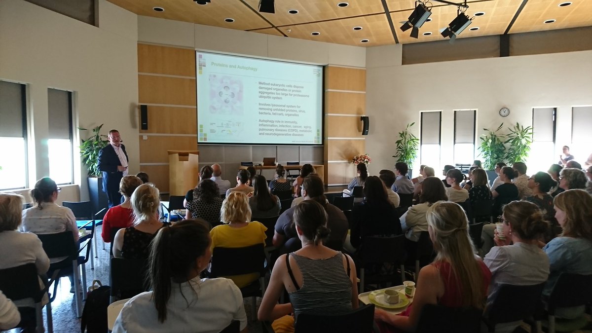 voedingindezorg's tweet photo. Nu @ArthurvanZanten 'Timing van calorieën en eiwit bij ernstig zieke patiënten'. Vrijdaglunch @GelderseVallei en kennismenu voor @umcn artsen gecombineerd. Straks nog diëtist Ellen Couwenberg van @Opella en natuurlijk een proeverij, oa. producten @CarezzoNL https://t.co/YBbfb6oZUd