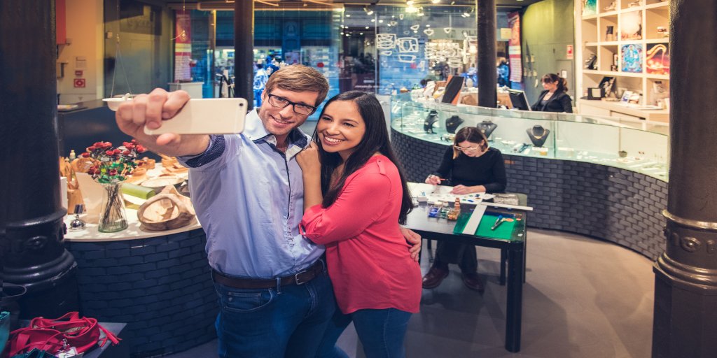 BarcelonaInfoEN's tweet image. Go for a stroll again with the Barcelona Genuine Shops Tour, an experience that will let you enjoy Barcelona’s most inspiring shops bit.ly/2HCTJZ2 #BarcelonaShopping #GenuineShopsTour #TurismeBarcelona