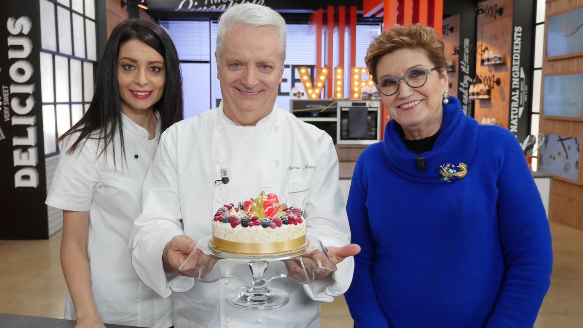 MusicTvOfficial's tweet photo. .@iginiomassari: su @SkyUno il nuovo format con le celebrities, prime ospiti @lodocomello e @maramaionchi https://t.co/k9Jjy8UryJ #TheSweetman #TheSweetmanCelebrities #MNLab https://t.co/BYTi8sHJU6