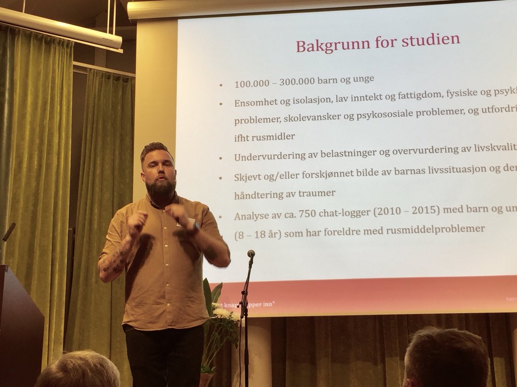 Actis's tweet photo. @mariushss fra @barnavrus forteller om barn som ikke har noe #håp for fremtiden, og som kjemper en hard kamp for å overleve som følge av foreldres #rusmisbruk. Det de trenger er at kun EN voksen ser dem og bryr seg. #uttafor #konferanse #omsorg https://t.co/znorLXyV7n