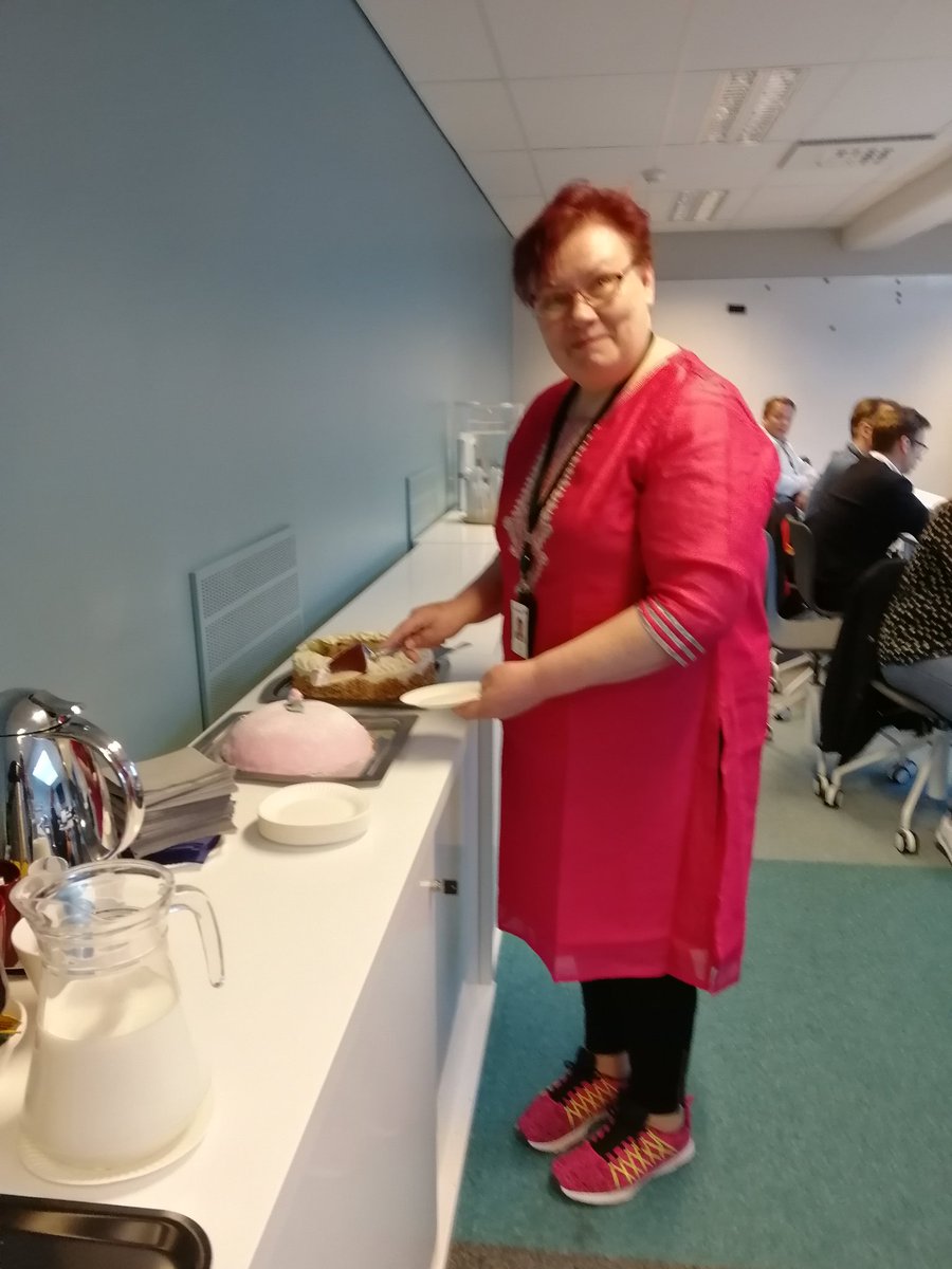 Soikkis's tweet photo. Ja kakkukin lähtijän väreissä. #MyLifeInLife - kiitos kaikille mukanaolleille 😍 https://t.co/6CzITX5obT