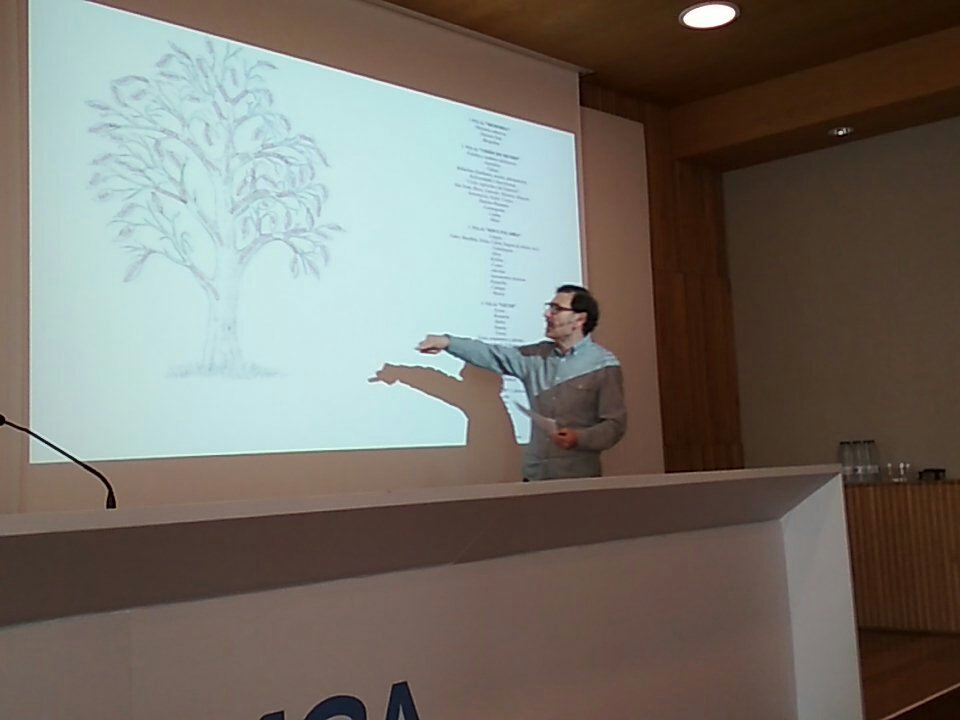 labderadio's tweet photo. Xerardo Feijoo fala sobre como abordou @pontenasondas o Patrimonio Cultural Inmaterial a través dunha gran árbore. #ComunicatEC https://t.co/PFXw6f6H0i