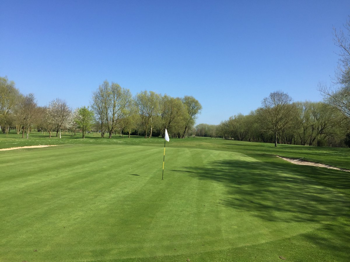 BeedlesLake's tweet photo. What a difference a week makes! Both courses look stunning in the Spring sunshine, get your clubs out!!! https://t.co/Dchsqy2Z95