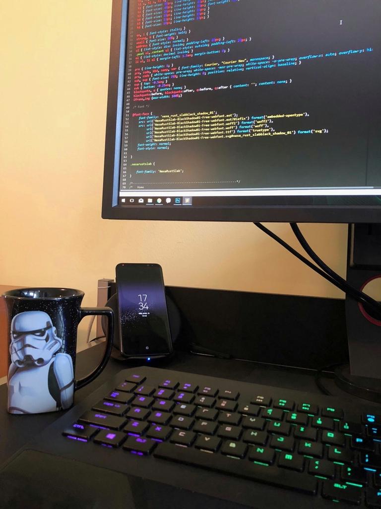 don_dule88's tweet image. Setting up the details for a project. My trusty sidekick is here to assist, if necessary.
#tiny_coder #praticemakesperfect #udemy #trooperforce @Razer