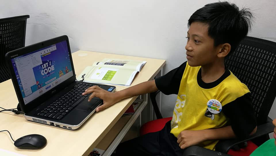 codingatschools's tweet photo. The participants are being introduce to basic of generating an app.

Keep it up guys! Livecode mode is on!

#codingatschools2018 
#codingatschools 
#NEGARAKU 
#MOF_Malaysia
#MyNBOS
#TD1303Terengganu https://t.co/i8VYVlJP0u