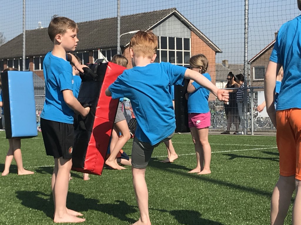 pieterpaans's tweet photo. Ook in Numansdorp grote happening. Opening #Koningsspelen 300 kinderen aan de slag; sportief &amp; muzikaal. Ook hier chapeau voor vrijwilligers &amp; verenigingen! @vvnsvv @Kippenrenners @vrwelzijn https://t.co/fl3KKPRpPn