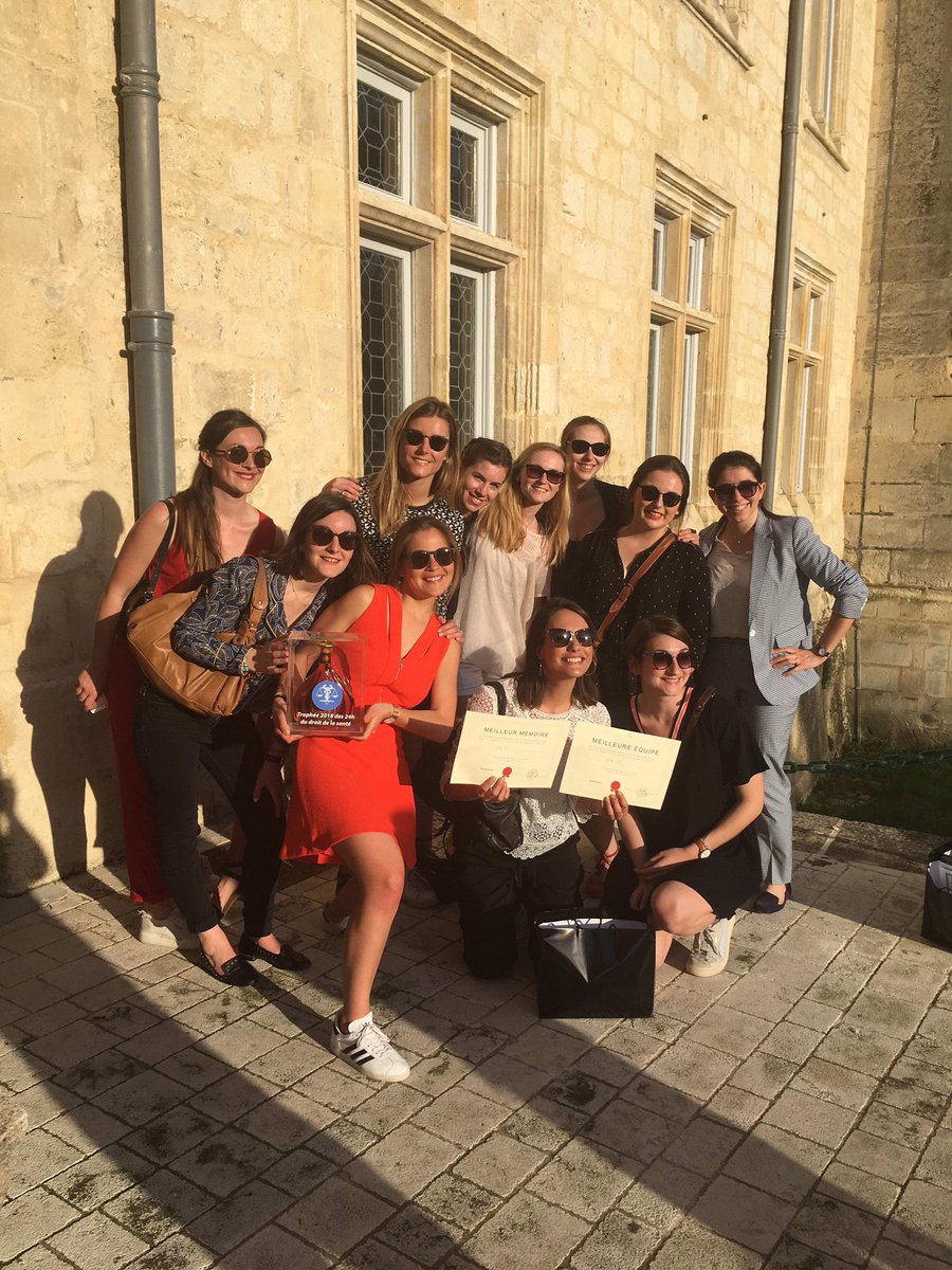 Master2DRM's tweet photo. Une équipe DRM remporte 2 prix au concours des 24h du droit de la santé : le prix du meilleur mémoire et celui de la meilleure équipe. Parfait pour conclure cette superbe année 👌🏆🍾 https://t.co/aPfg1j7Jqt