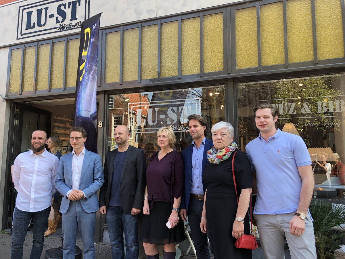 SCMDelft (@scmdelft) on Twitter photo Trots op de aftrap van de Technieketalages, 50 Delftse ondernemers tonen Delftse vindingen in hun winkeletalage!
#techniek #Delft <a href="/tudelft/">TU Delft</a> @DelftMarketing <a href="/DelftBinnenstad/">Delft Binnenstad</a> Trots op de aftrap van de Technieketalages, 50 Delftse ondernemers tonen Delftse vindingen in hun winkeletalage!
#techniek #Delft <a href="/tudelft/">TU Delft</a> @DelftMarketing <a href="/DelftBinnenstad/">Delft Binnenstad</a>