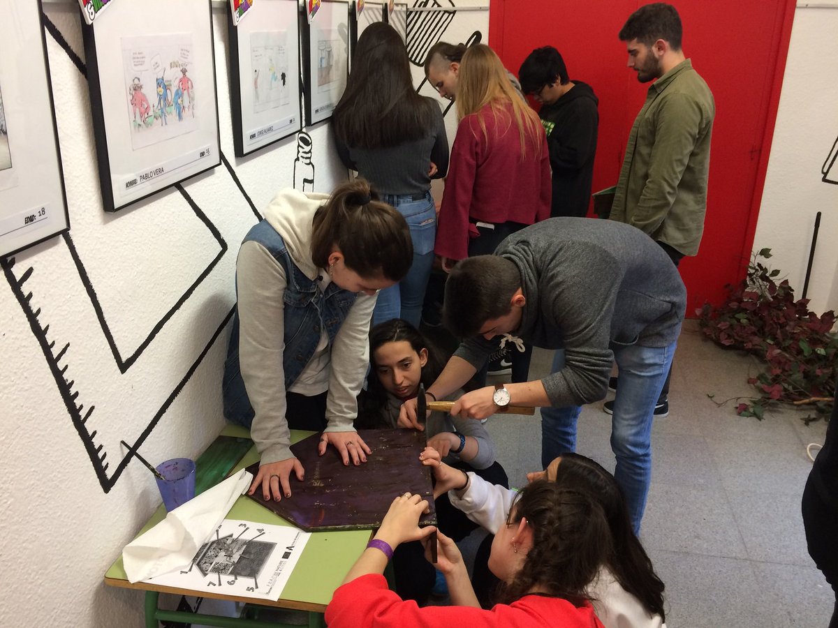 AytoAlcalaH's tweet photo. 📰 El bosque comestible de Alcalá de Henares cuenta con nuevas plantaciones y hoteles para insectos 🌱🍃

Alumnas y alumnos curso Monitores de Tiempo Libre @AHJuventud participaron en el proyecto "Hotel para insectos", en colaboración @AHMedioAmbiente 

🔗 https://t.co/PgOy7MhOVN https://t.co/HH8WCQZkVC