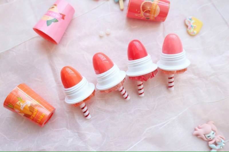 moobanas's tweet photo. Kaxier ลิปบลาม กลิ่นผลไม้ กลิ่นหอม ช่วยบำรุงริมฝีปาก ให้สีสใยดูธรรมชาติ 
มี 4 กลิ่น น่ารักมากกกก
💖peach
💖carrot
💖lipblam
💖grapetruit
ลิปบลามน่ารักชิ้นละ 129 บาท
✨พิเศษซื้อชิ้นต่อไปเหลือชิ้นละ
100 บาท✨
ลทบ 35 บาทEMS 50 บาท
#ลิปบลาม #kaxier #ดีบอกต่อ #ลิปมัน #ปาก #น่ารัก https://t.co/wZg8EhvNEC
