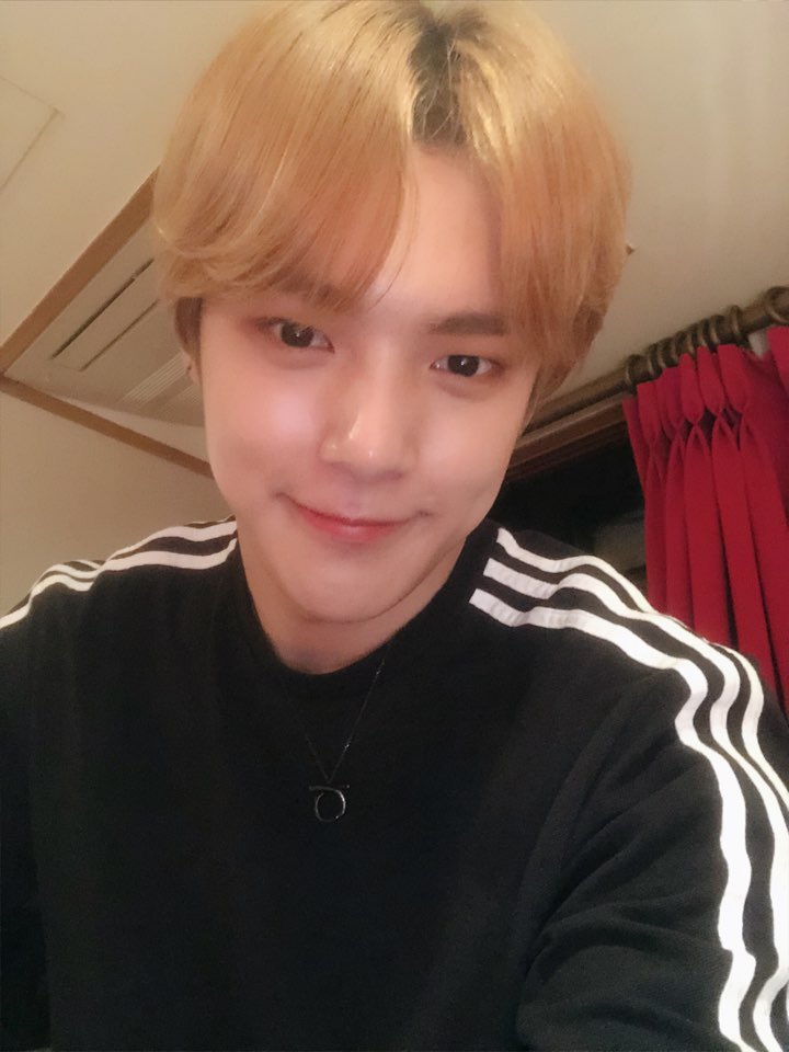 [#민혁] 오랜만이니까 네장 
받아주실꺼죠?