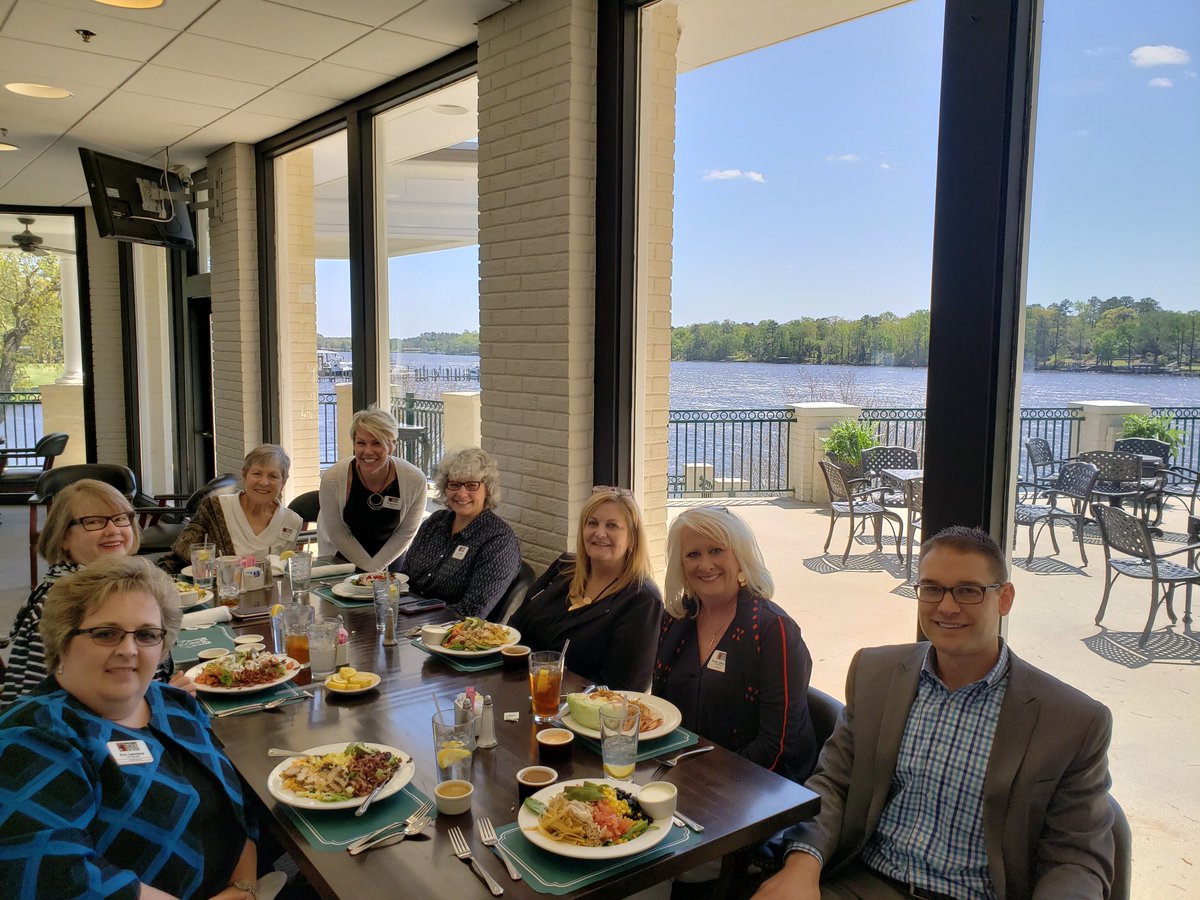derekdeprey's tweet photo. I was recently honored to keynote the 10th anniversary celebration for New Bern’s Business Referral Network. Every participant agreed that the best way to earn referrals is to OVER-DELIVER EVERY SINGLE TIME. #MoveToConnect #Sales #Referrals #Networking #Connecting #Relationships https://t.co/XkXz1mmLTF