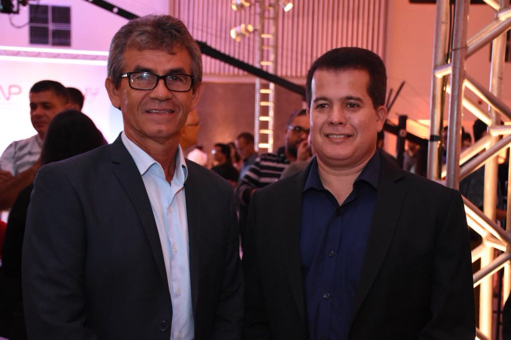 edsonvieirape's tweet photo. Estive no lançamento do Estilo Moda Pernambuco, um evento grandioso é importante espaço de discussão e aperfeiçoamento sobre o nosso Polo de Confecções.
#EMP #EMP2018 https://t.co/iyDoN8NH7T