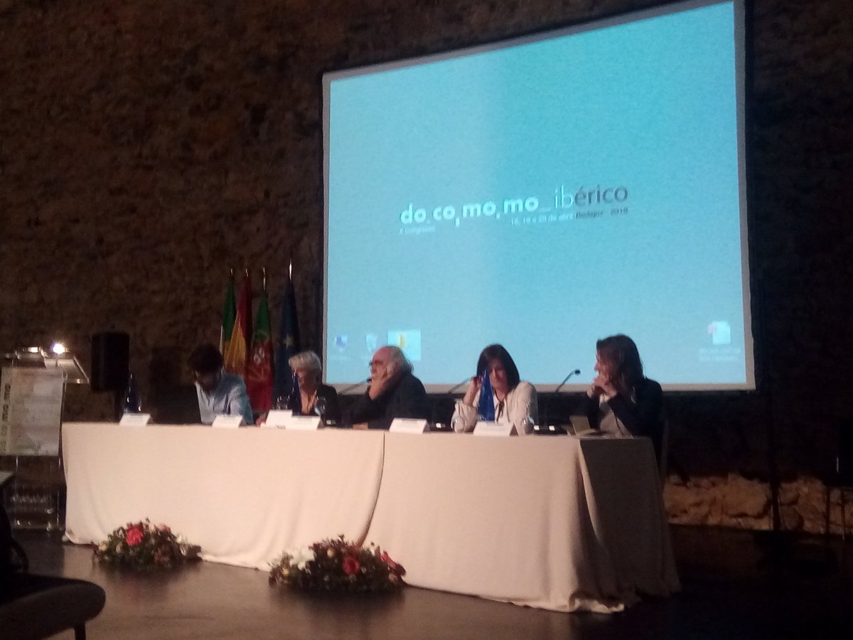 xdocomomo2018's tweet photo. X Congreso DOCOMOMO Ibérico 🇪🇸🇵🇹
Mesa redonda
-Celestino García 
-María Ángel López 
-Susana Bermejo 
-Carmen Barroso 
-Nicolás "Ganador Europan14" 
#xdocomomoib #arquitectura #architecture #docomomo #movimientomoderno #construcción #cultura #cáceres #badajoz #Extremadura https://t.co/RoDqs5tGdP