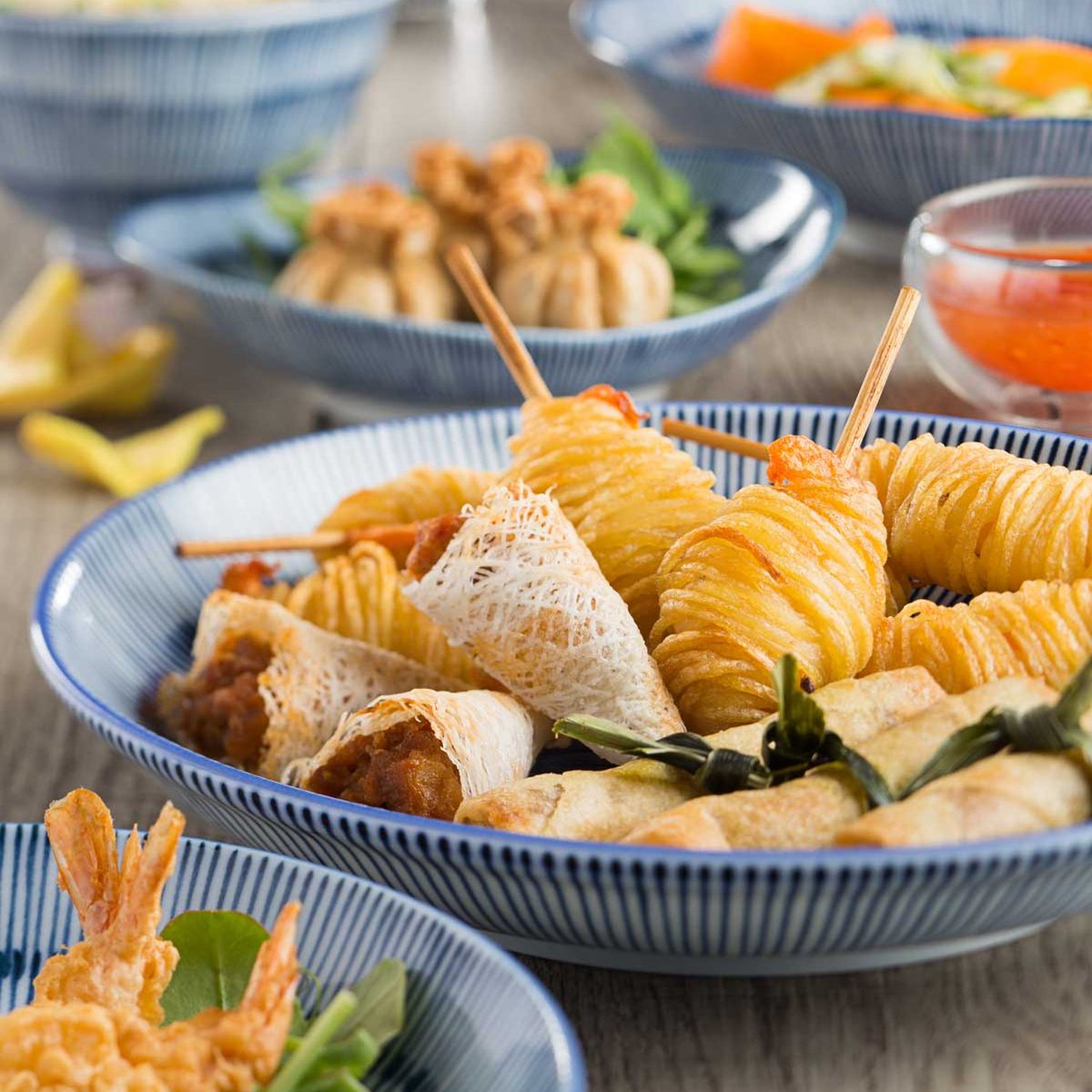 Our Urchin collection is made up of two plates and four bowls, with a gorgeous royal blue lined finish. We specifically see it working with Japanese and Asian dishes, with strong colours contrasting to create an all round experience! #useUtopia #hospitality