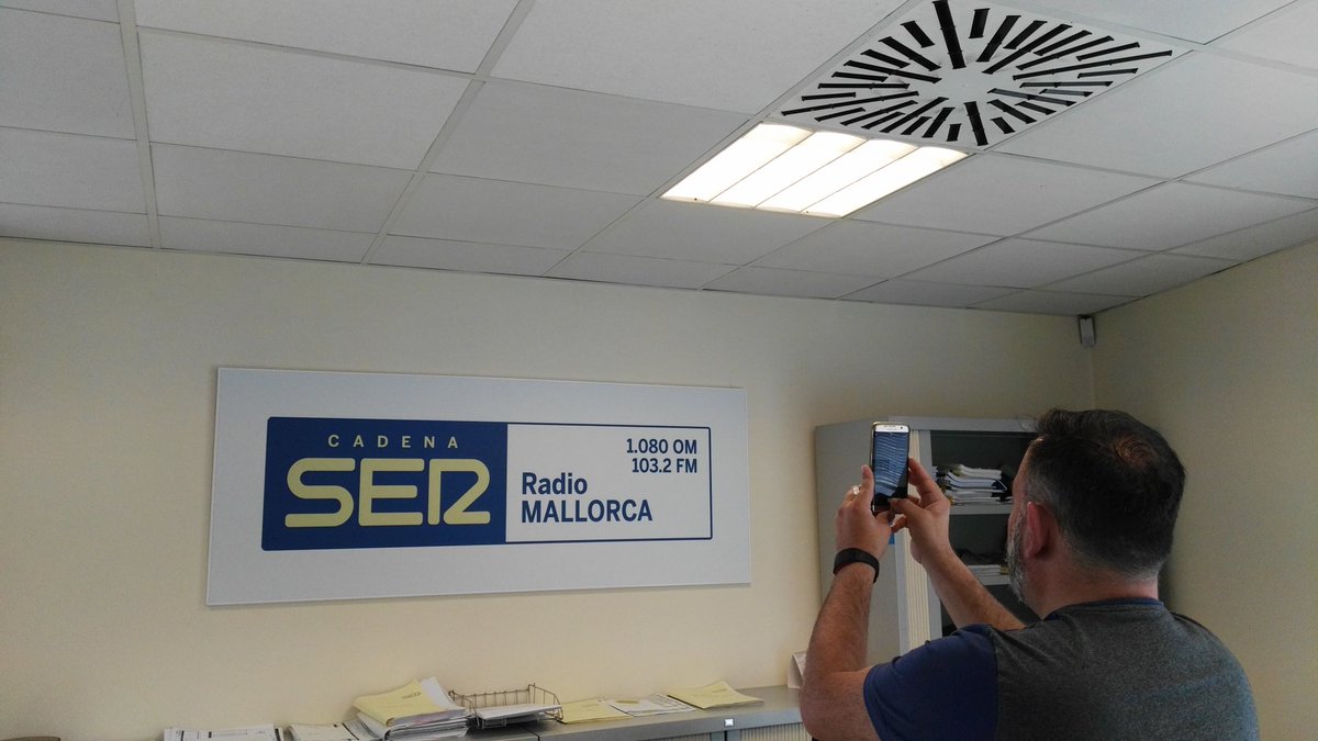 En nada y menos, nuestro dire <a href="/Joan_lz/">Joan Laínez</a> saldrá en directo en <a href="/SERmallorca/">SERmallorca</a> para hablar de nuestro concierto de mañana en el <a href="/truiteatre/">truiteatre</a>.
#concierto #concert #gospel #palma #mallorca #palmademallorca #musica #music