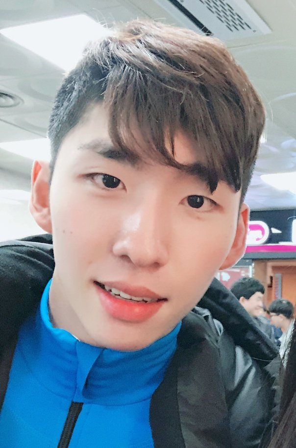 ICE_HYOJUN's tweet photo. 당신,,,, 왜 이렇게 멋있어,,?🤔
ㅤ
ㅤ
ㅤ
#효준아누나야 #효누 #임효준 #브리온컴퍼니 #쇼트트랙 #국가대표 #국가대표선발전 https://t.co/0upHGWXZVu