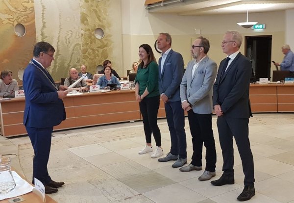 CdaMaashorst's tweet photo. Installatie wethouder en raadslid voor CDA Uden
Het nieuwe college van Uden is op donderdagavond 19 april geïnstalleerd.
Namens Het CDA neemt Franko van Lankvelt deel als wethouder. Omdat Franko de fractie verlaat wordt de vrijgekomen plaats ingenomen door Peter van Orsouw. https://t.co/50xbcQtVnx
