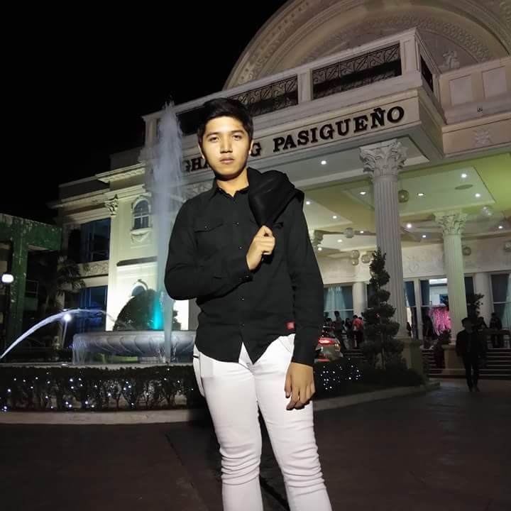 NathanTorilla's tweet photo. Happy Birthday Fafa Denver!!! Sorry late na hahaha, more birthdays to come!! Goodluck sa college pati narin sa future career mo 😃 God bless! @KramRevned19 https://t.co/aq4SXTLdCz