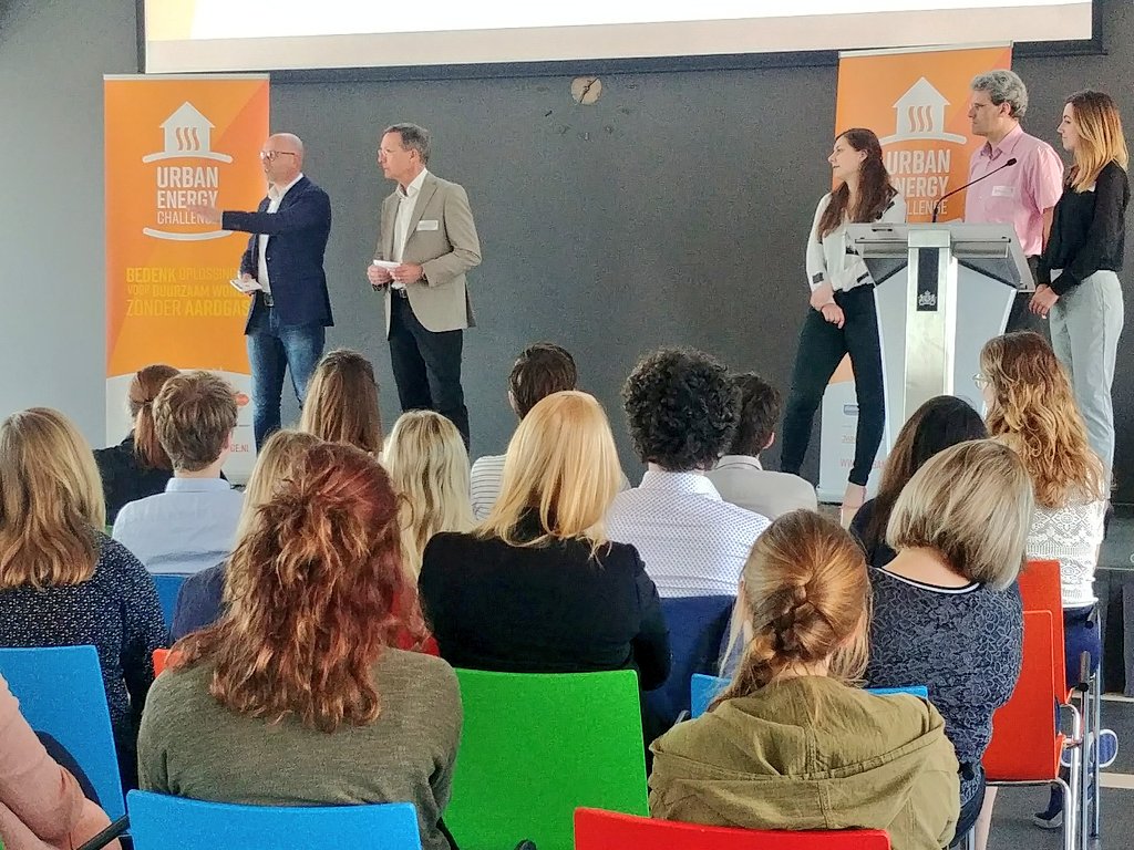 De vertegenwoordigers  van <a href="/Alliander/">Alliander</a> @BAMWonen @MinisterieEZK <a href="/Ennatuurlijk/">Ennatuurlijk</a> pitchen hun uitdagingen op het gebied van duurzaam wonen zonder aardgas aan de talenten! #UEC2018
