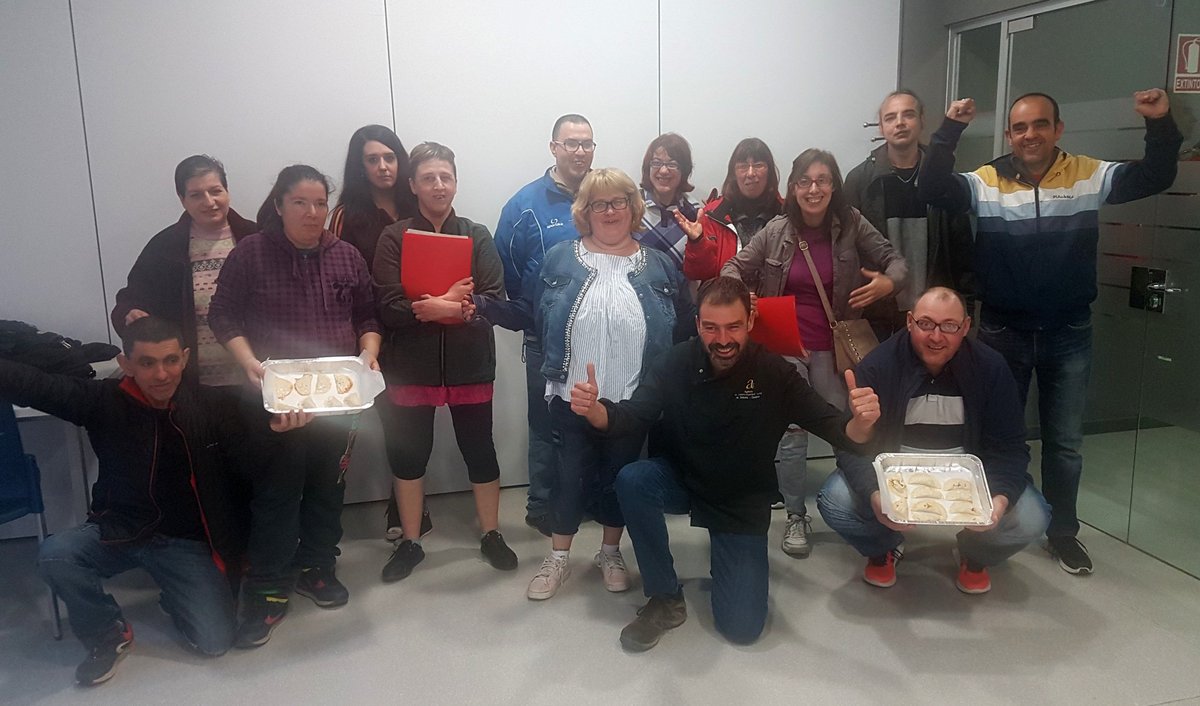 Productedaqui's tweet image. "Els cuiners d'Amisol" alumnes de primera! Avui treballem el malbaratament alimentari, de menjar no en llencem ni mica! @Productedaqui  és un projecte més de @Adlsolcar. Per un territori responsable, apunta't als nostres reptes.
#SOC #DEL #AODL #SolCaresponsable