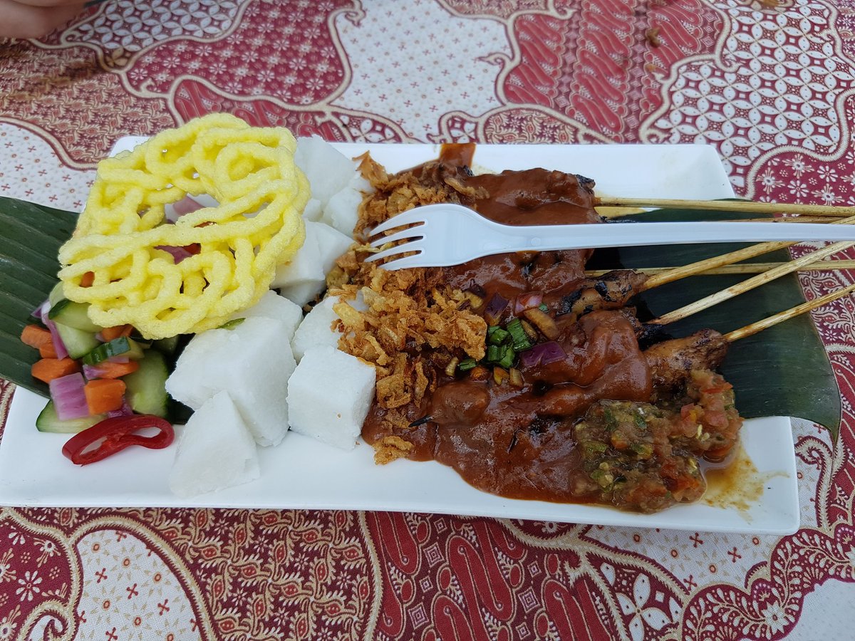 daantje_020's tweet photo. Marktje pakken in Amstelveen en sathetje prikken ๐๐๐
#food #sateh #foodporn https://t.co/RNn7j7VFSy