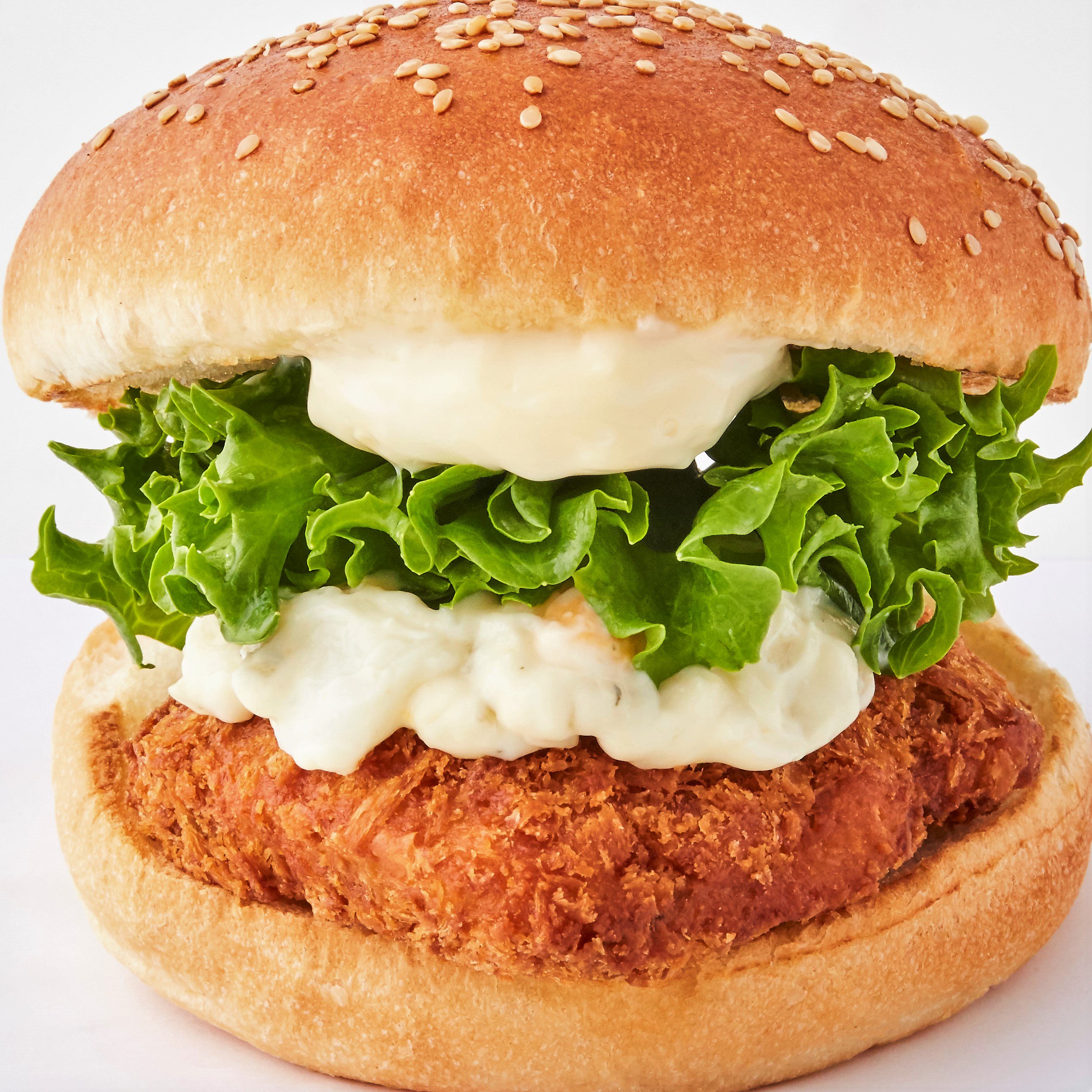 フレッシュネスバーガー 公式 フィッシュバーガー 白身魚 ホキ のフライを卵たっぷりのタルタルソースと一緒にサンド 素材本来の旨味と衣のサクサク感がたまらない人気商品です フィッシュバーガー フレッシュネスバーガー フレッシュネス