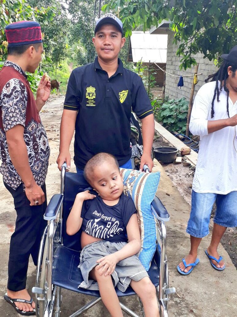 Wawan_Sepoeloe's tweet photo. Hari PERDANA langsung tampil di kegiatan @sahabatberbagi8 
Thanks buat @endri_susanto selaku Presdur Yayasan Endri Foundations
#FridayInReds 
@BIGREDS_IOLSC @BIGREDS_Lombok https://t.co/bobUHixeNG