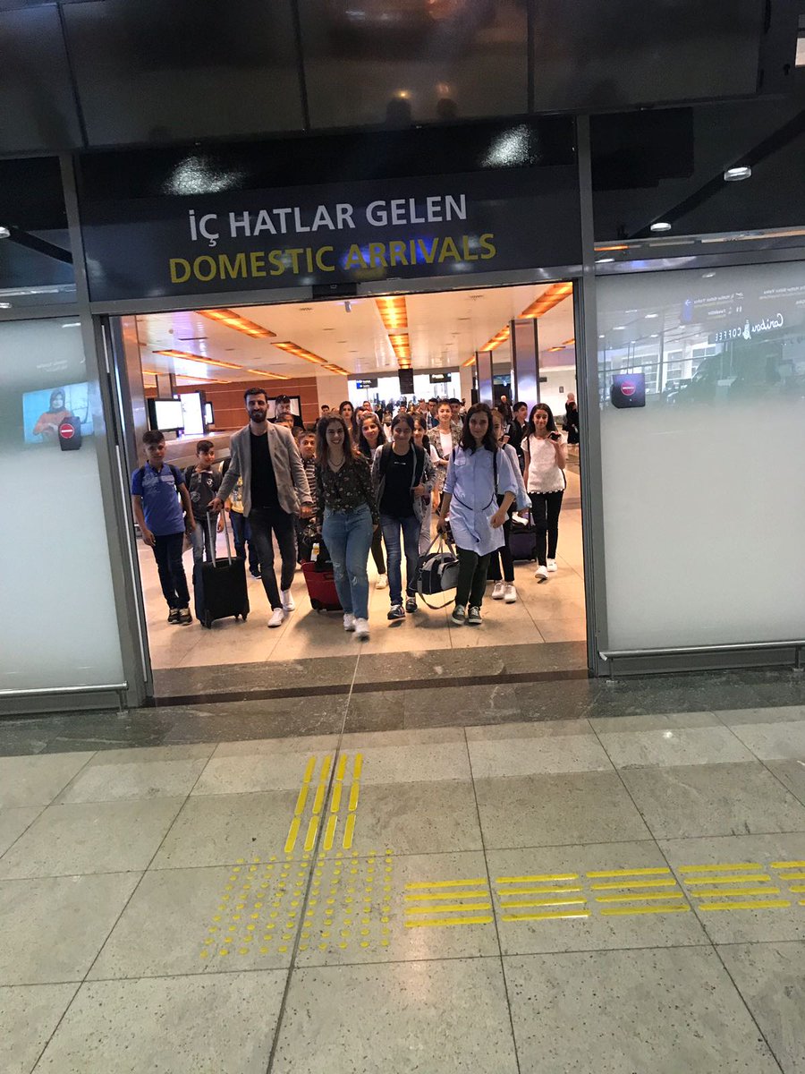 SibelIzgiman's tweet photo. Şanlıurfa Rehberlik Araştırma Merkezi işbirliğiyle yaptığımız #kardeşlikköprüsü sosyal sorumluluk projemizle Urfalı 19 öğrencimizi ve 3 öğretmenimizi İstanbul'da ağırlamanın mutluluğunu yaşıyoruz @AliRizaLule @salhakbay @EbruDemirkoz @MUALLA_OZS @dsoydinc https://t.co/mVlX6Ffk7X