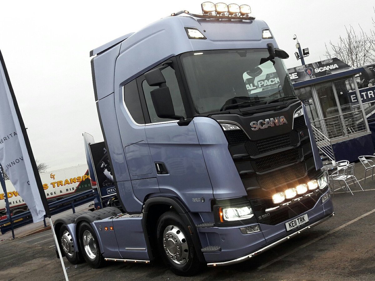 keltruck's tweet photo. @ScaniaGroup @ScaniaUK Retweet for #NextGenScania tractor unit &amp; Like for rigid #NextGenerationScania #Scania https://t.co/NApQh0kBF9 https://t.co/VmtiTwzmgn