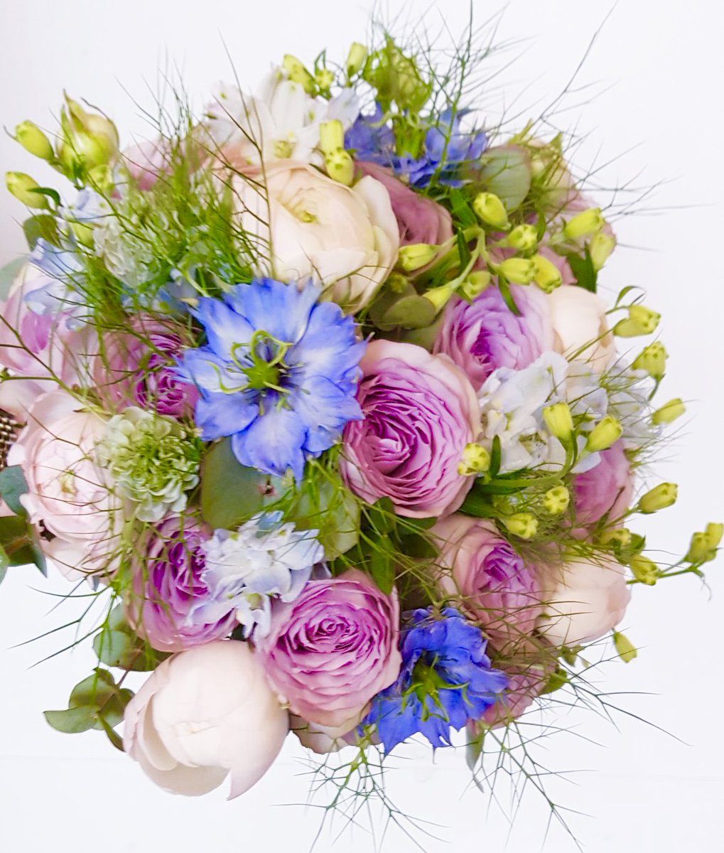 Yesterdays bridal flowers .... loving the colours :-)
