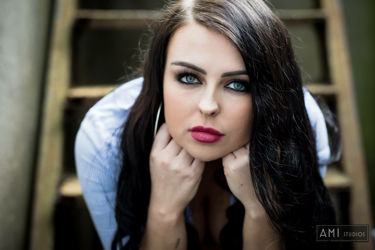 Andreahall122's tweet photo. Deep thought 💕💕

#photography #portrait #Studio #model #irishmodel #style #eyes #studiophotography #photoshoot #stare #irishgirls #aspiringmodel #followmyjourney https://t.co/Gf2gKWNBMx